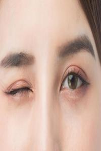 眉毛過眼角的女人命運如何